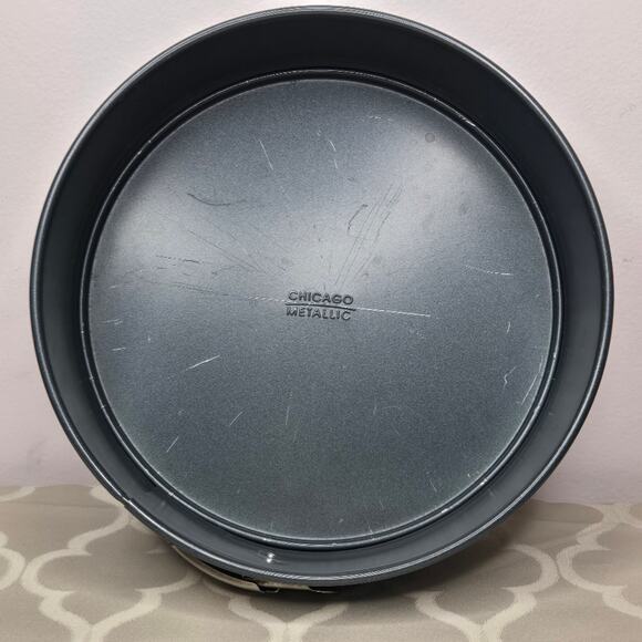 CHICAGO METALLIC Non-Stick Springform Cheesecake Cake Pan Form - Picture 4 of 7